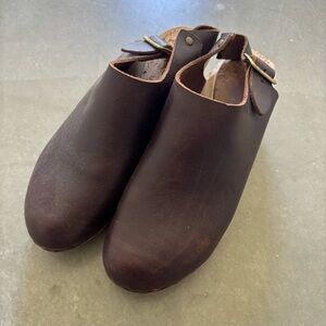 Bryr mid heel strap back leather clog 38